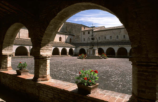 Chiostro dell'Abbazia di S. Maria di Chiaravalle di Fiastra