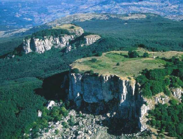 Veduta aerea del Sasso Simone e Simoncello